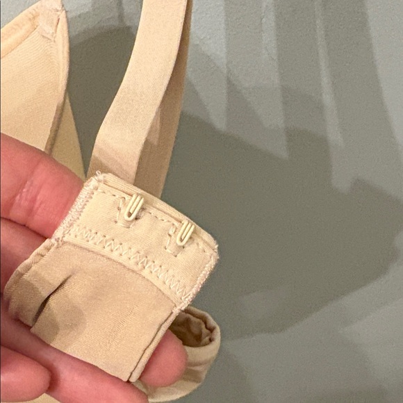 Skims no show mesh wire bra 32DD cream color - Picture 7 of 14